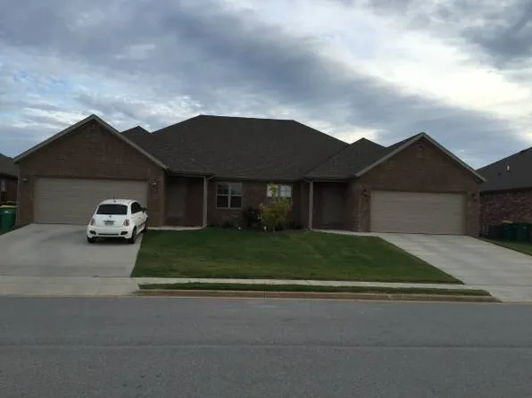 944 Oak Crossing Dr #944, Centerton, AR 72719