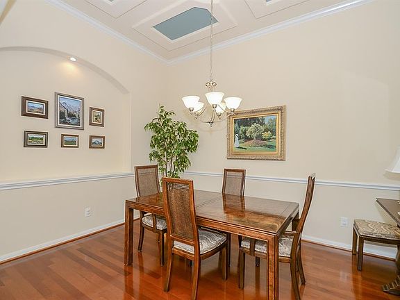 Generous sized formal dining room. Perfect for all of your holiday gatherings!