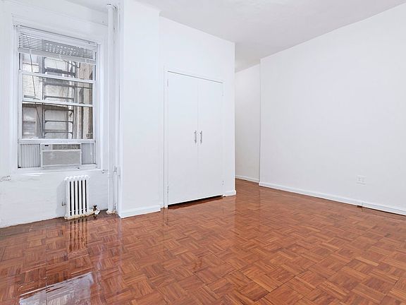 2nd image of 163 Prince St #6