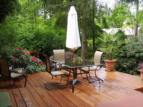 Deck in Back Yard