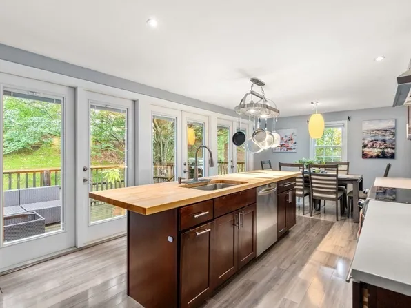 5 Louise St, Maynard, MA 01754