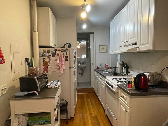 4th image of 304 E 83rd St APT 3C