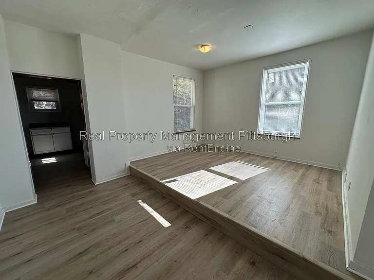208 Rolfe St — Photo 4