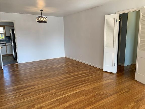 3rd image of 1224 Delmont Dr