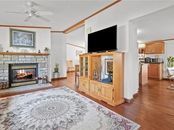 16 Giovanni Rose Ct, Coventry, RI 02816