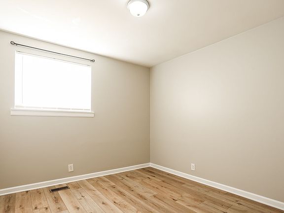 5th image of 1900 Hermosa St #C
