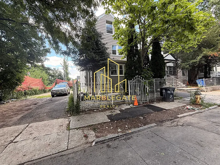 99 Alexander St #11 — Photo 1