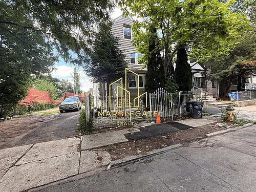 99 Alexander St Photo 1