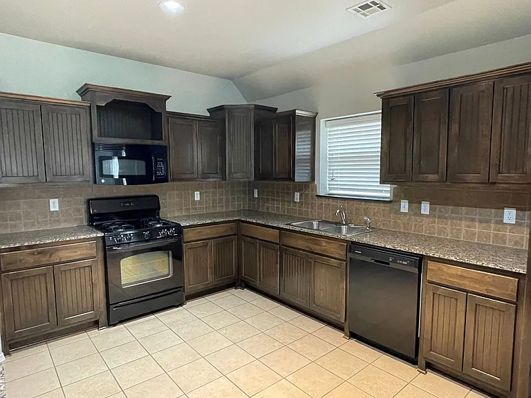 11725 S Vine St W — Photo 10