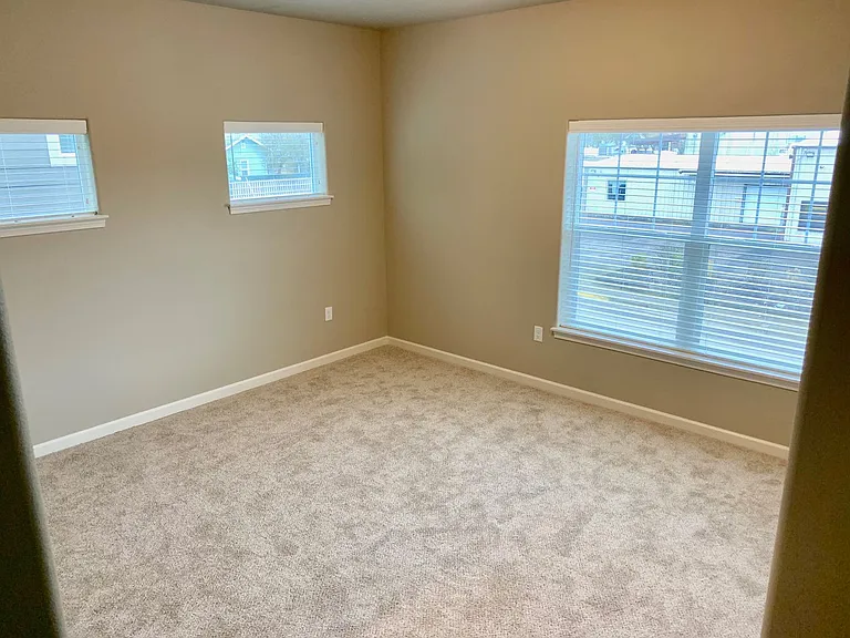 839 Water Ave NE — Photo 20