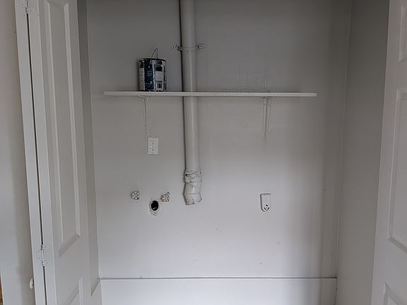 3rd image of 210 Brigadoon Ln