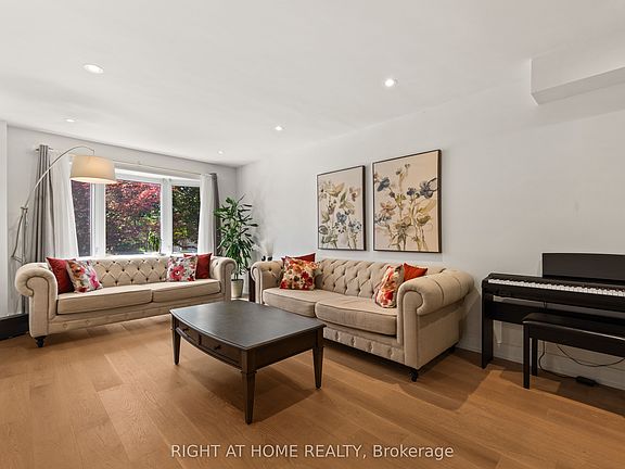 5th image of 262 Yorkshire Dr