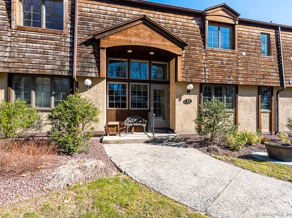 85 River Road APT D7, Essex, CT 06426