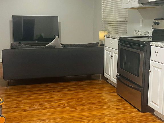 4th image of 119 Richmond Way #A