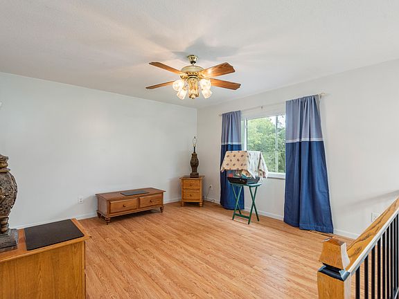 3rd image of 4923 Oakbrook Ct