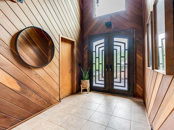 3rd image of 309 Spreading Oak Dr