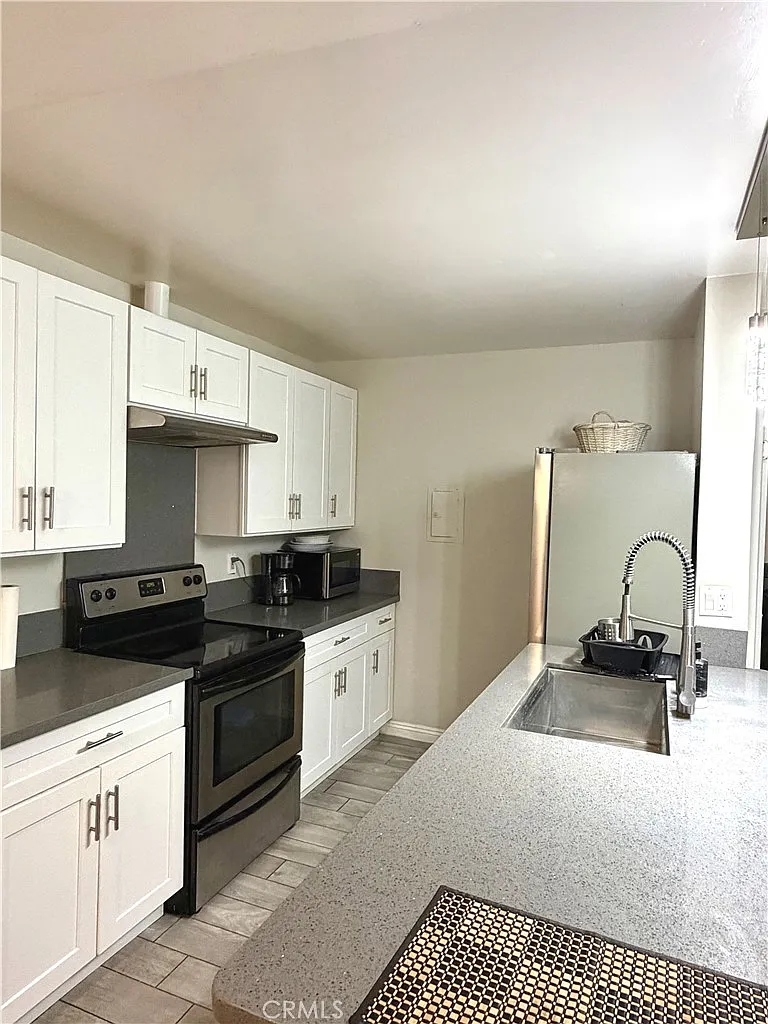 2 bed, 1000 sqft, $2,750 — Photo 3
