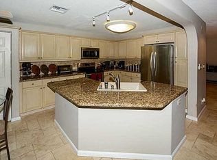9857 Fairway Cove Ln, Plantation, FL 33324