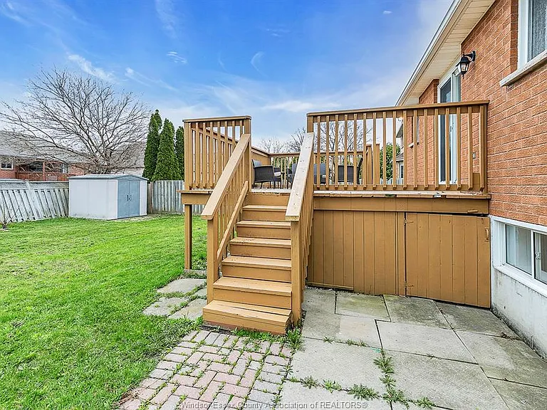 3114 Fletcher Cres — Photo 34