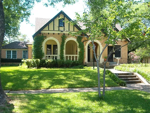 133 N Montclair Ave Photo 1