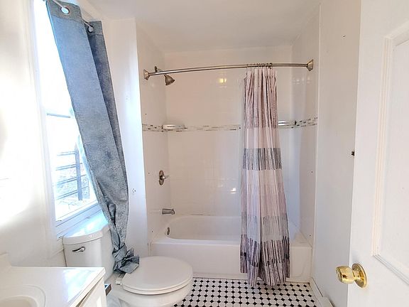 4th image of 854 S 15th St #3A