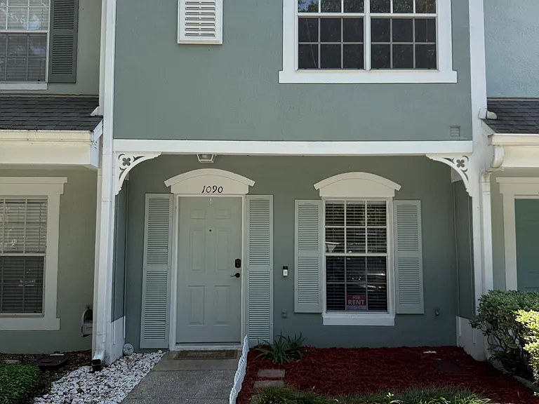 1090 Vineland Pl — Photo 1
