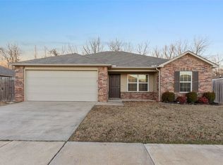 1149 S Splash Dr, Fayetteville, AR 72701