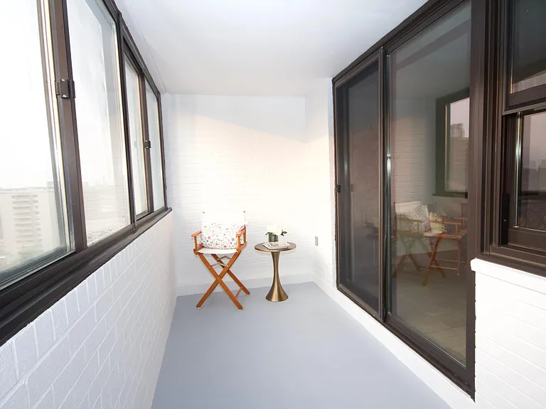 2 Hawthorne Pl #17R — Photo 7