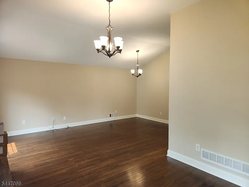 3 bed, 1.5 bath, $3,900 — Photo 4