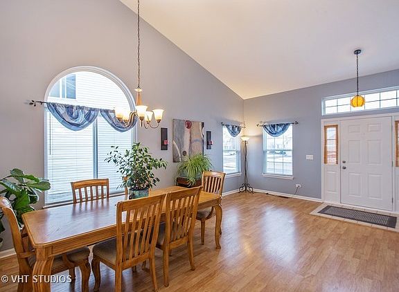 3rd image of 2531 Waterford Ln
