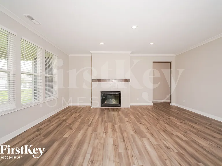 3602 Chalmers Dr — Photo 3