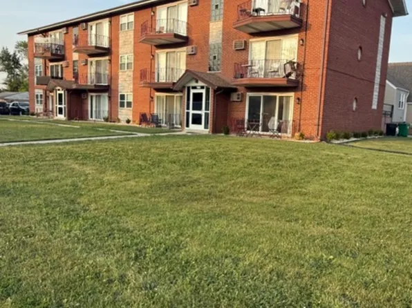 7050 W 87th St APT 201, Bridgeview, IL 60455