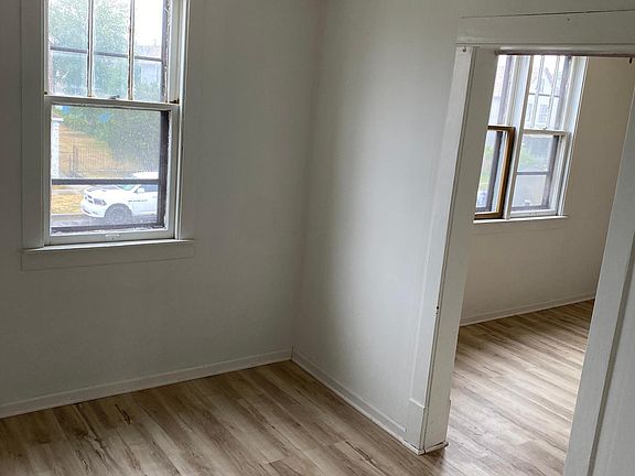 3rd image of 4922 Northcote Ave #2