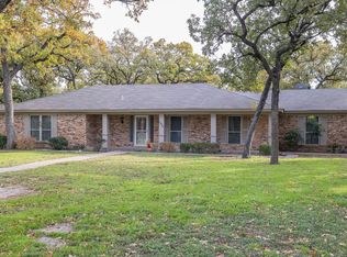 1920 Thousand Oaks Dr, Burleson, TX 76028