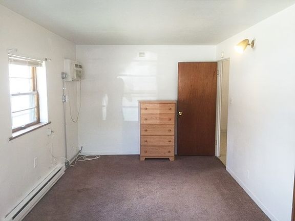 2nd image of 1107 W Oregon St #1B-1Ba