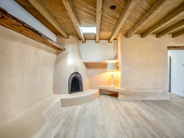 107 Huddleson St, Santa Fe, NM 87501