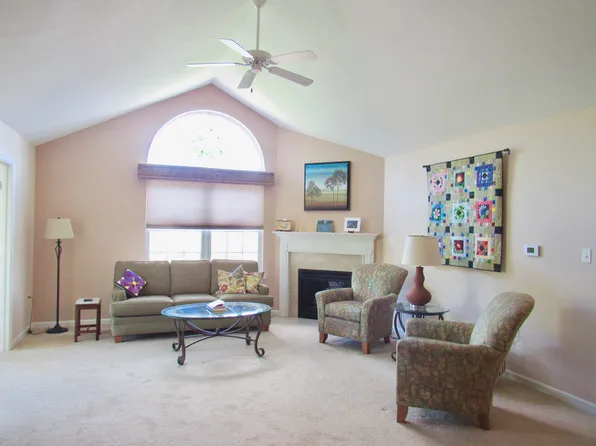 2073 Jamestown Ct, Valencia, PA 16059