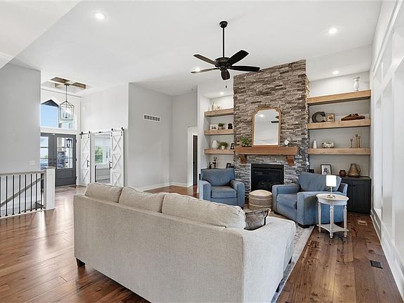 4th image of 14790 Thousand Oaks Pl