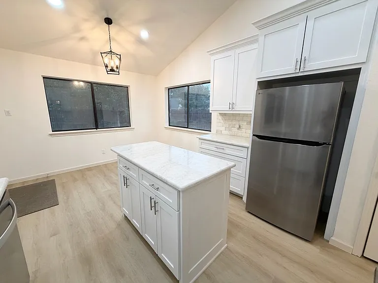 3308 Meadowview Dr — Photo 6