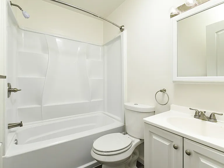 Winston Hall Bathroom