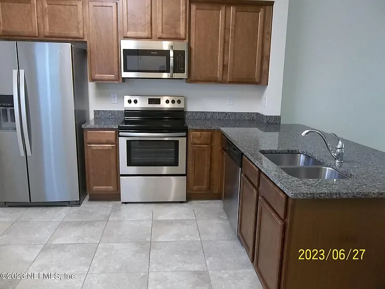 618 Servia Dr — Photo 3