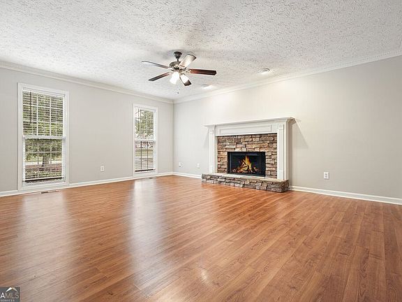 2nd image of 480 Hiram Way
