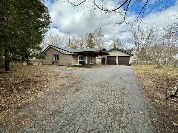 35 Rowley St, Gouverneur, NY 13642