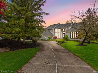 5215 Deer Run Cir, Orchard Lake, MI