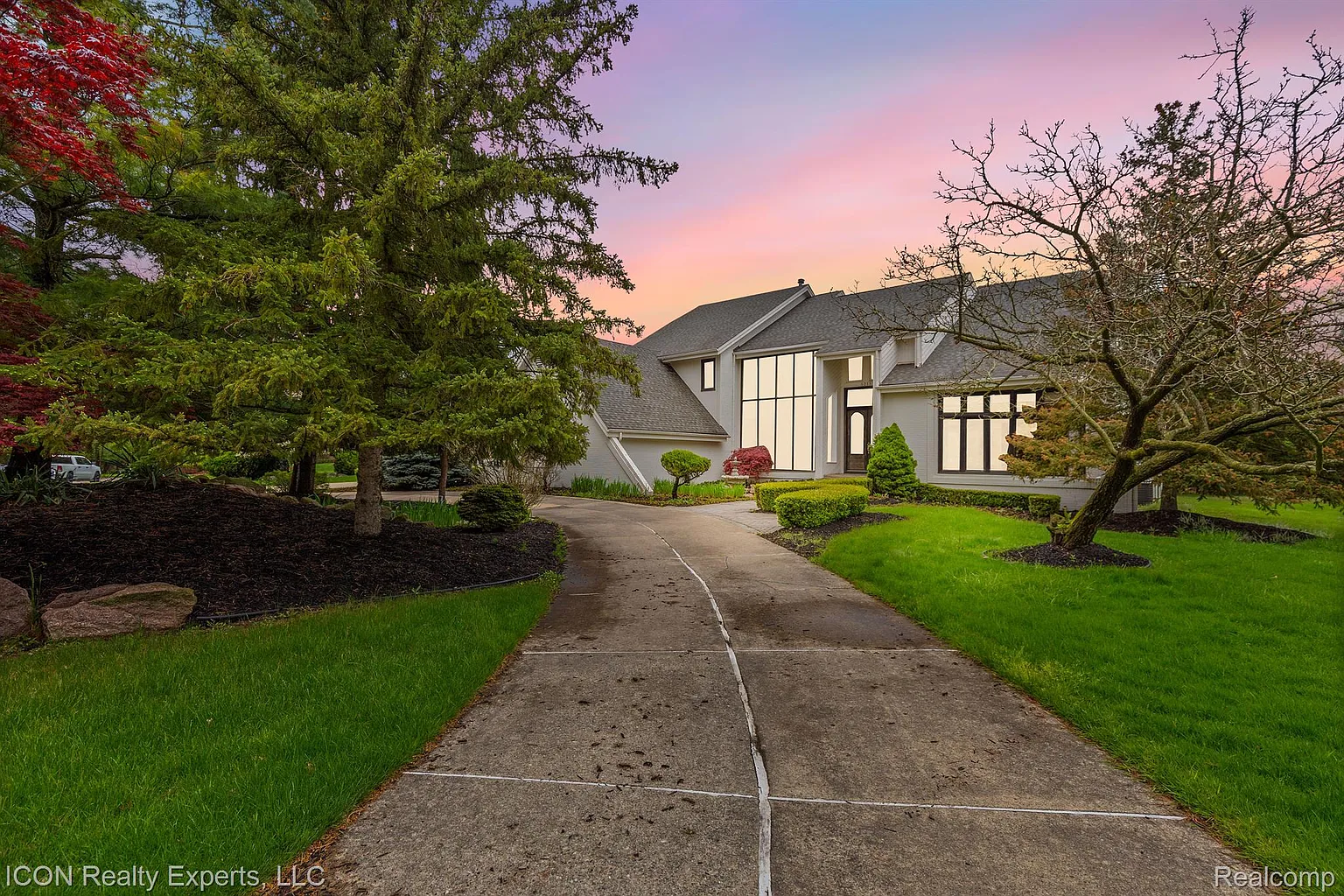 5215 Deer Run Cir photo 1