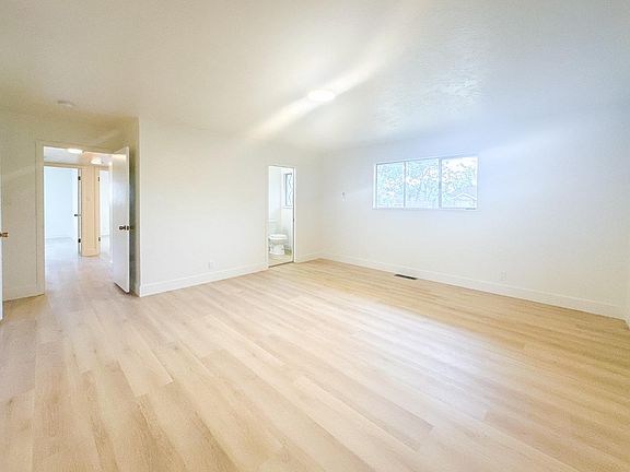 4th image of 925 5th St