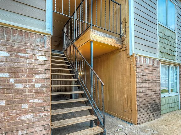 2nd image of 7201 Melrose Ln #22
