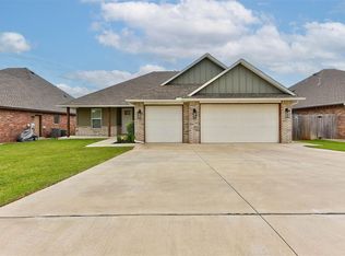 1404 N Wisteria Ter, Mustang, OK 73064