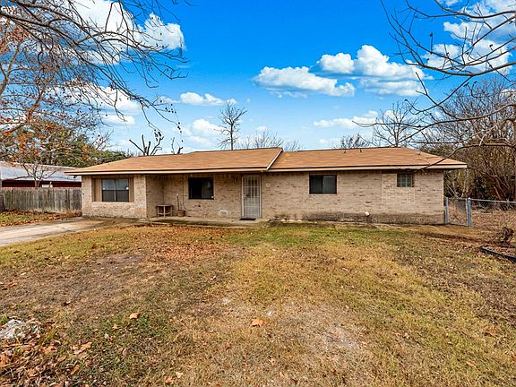 3rd image of 311 Leslie Dr
