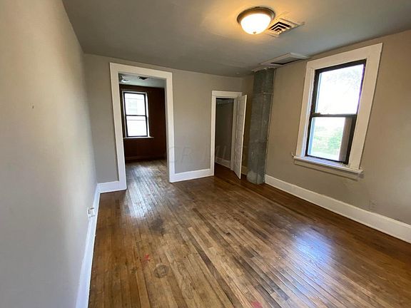 5th image of 740 Davids St